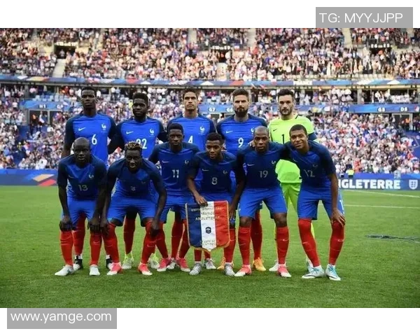 白人足球明星的崛起与影响力分析：从技术天赋到全球文化的塑造