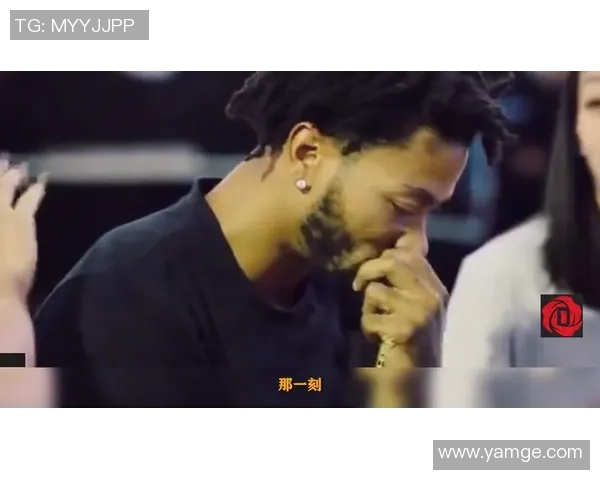 足球巨星深情告白罗斯引发球迷热议浪漫瞬间温暖全场